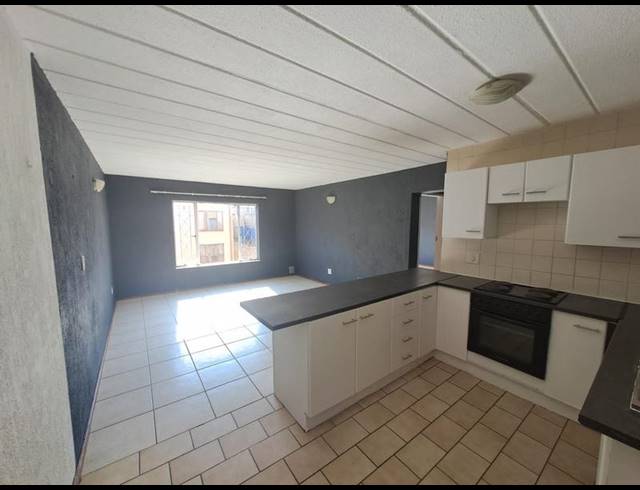 2 BEDROOM APARTMENT FOR SALE IN HELDERKRUIN